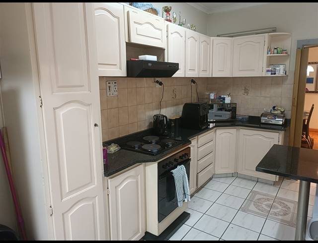 4 BEDROOM HOUSE FOR SALE IN BEREA WEST
